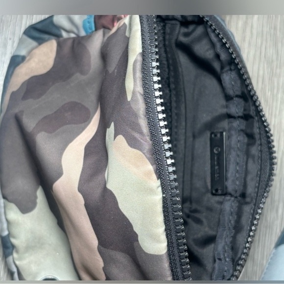 lululemon everywhere belt bag Guava pink multi camo bag - Picture 5 of 6